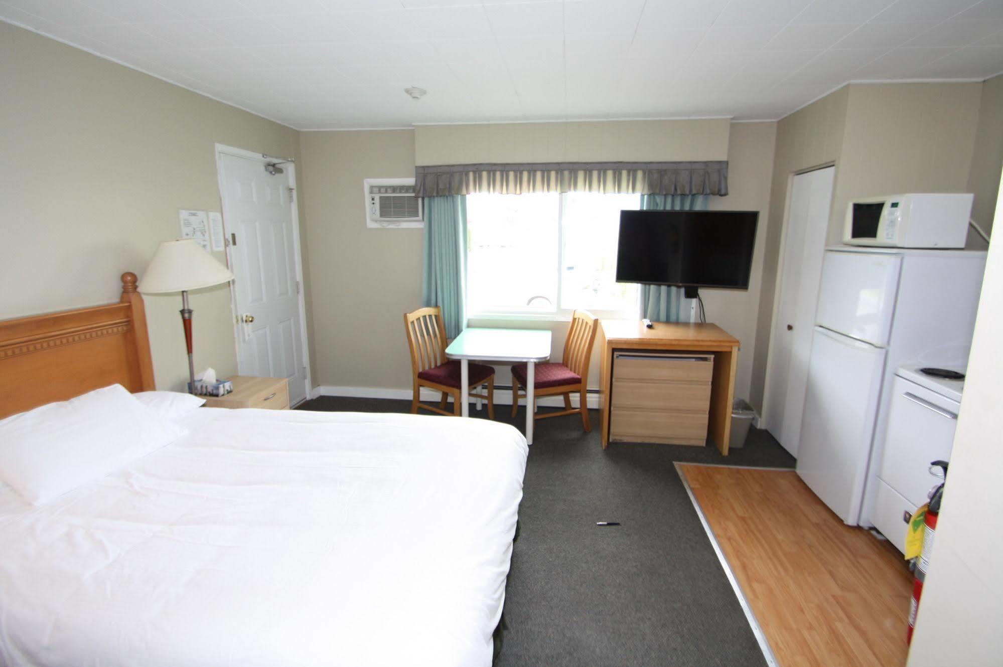 Harrison Spa Motel Harrison Hot Springs Extérieur photo