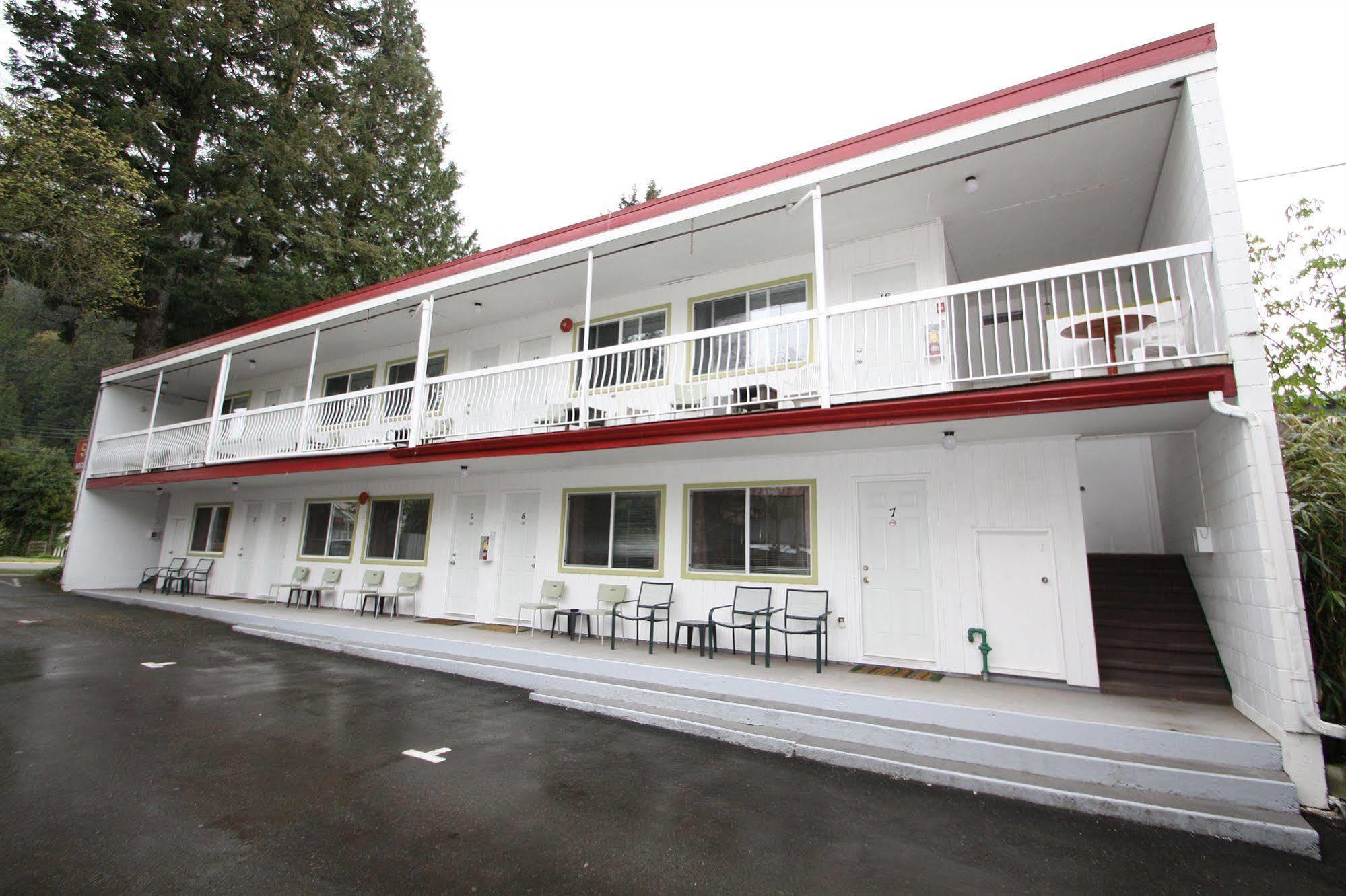 Harrison Spa Motel Harrison Hot Springs Extérieur photo