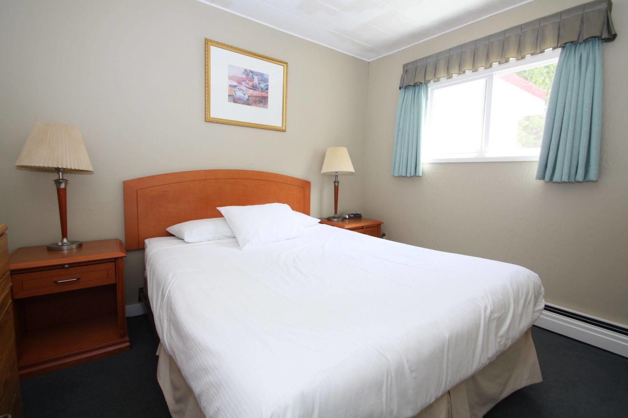 Harrison Spa Motel Harrison Hot Springs Extérieur photo